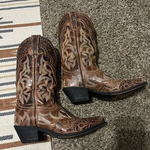 Laredo cowgirl boots